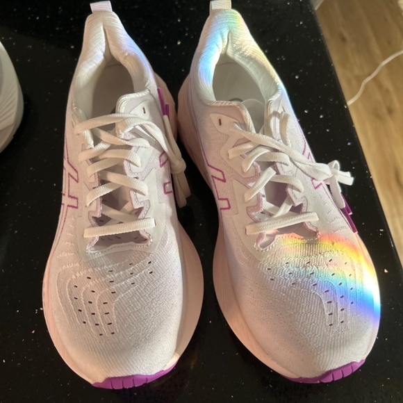 ASICS Novablast size 9.5 never worn!! - Picture 4 of 6